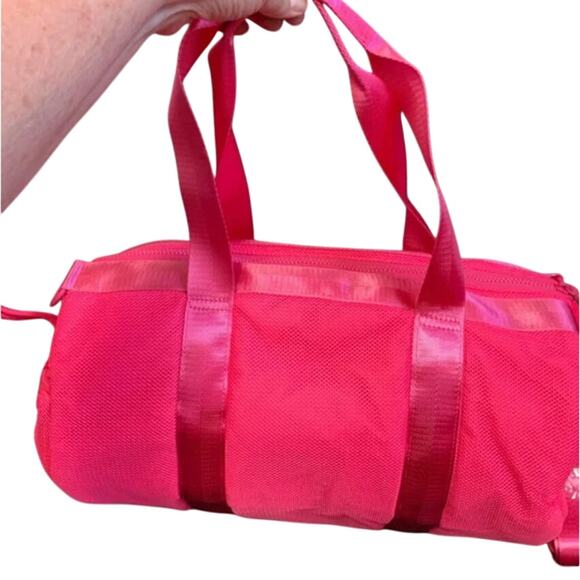 NWT Wildfox Lightweight Mesh Fuschia Hot Pink Mini Duffle Bag - Picture 1 of 5